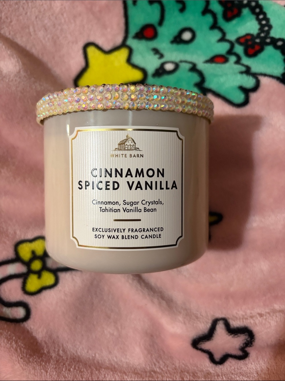 White Barn Cinnamon Spiced Vanilla Candle - Cream with Iridescent Top